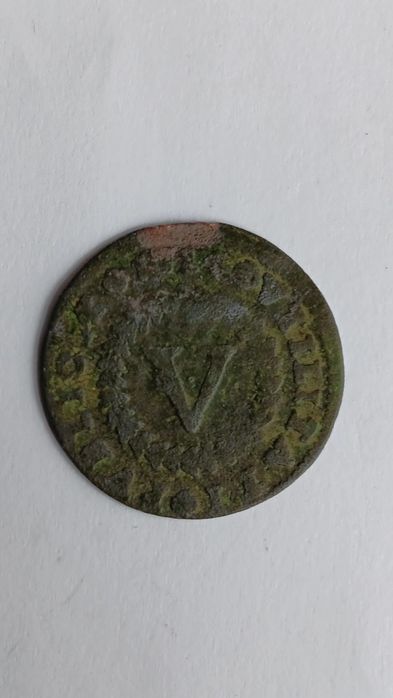 Moedas cobre D.João V de V réis, 1713e 14. Cada moeda 1 valor.