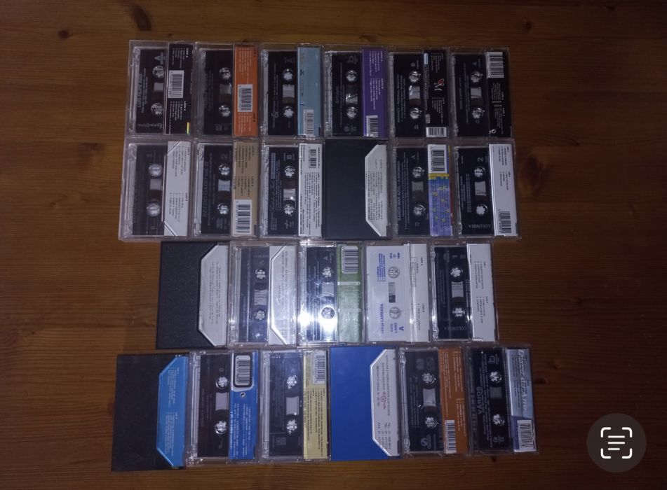 Várias cassetes musica