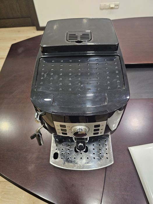 Продам кофемашину DeLonghi Magnifica S ECAM 22.110.B