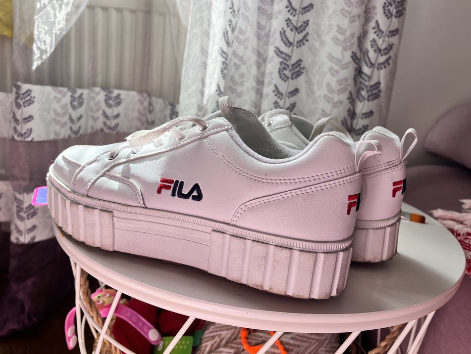 Білі кросівки 40р