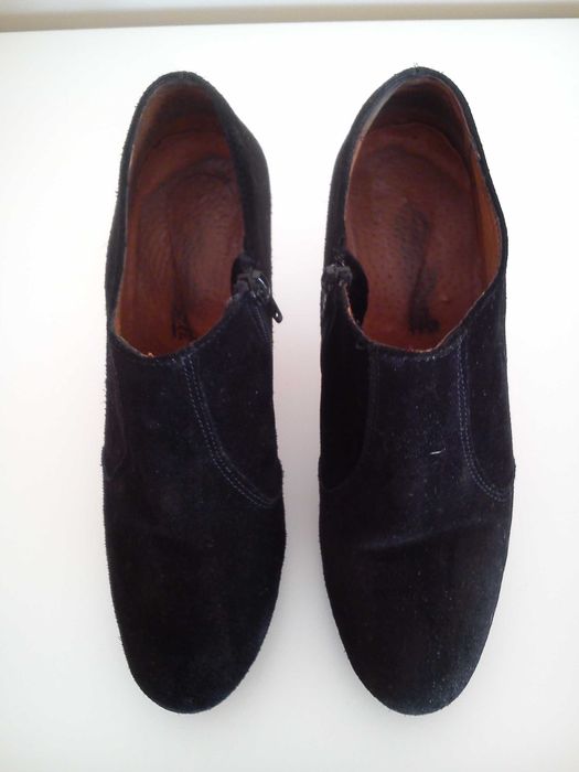 Botins pretos em camurça Tam.37