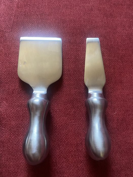 Набор ножей для сыра в деревянном футляре