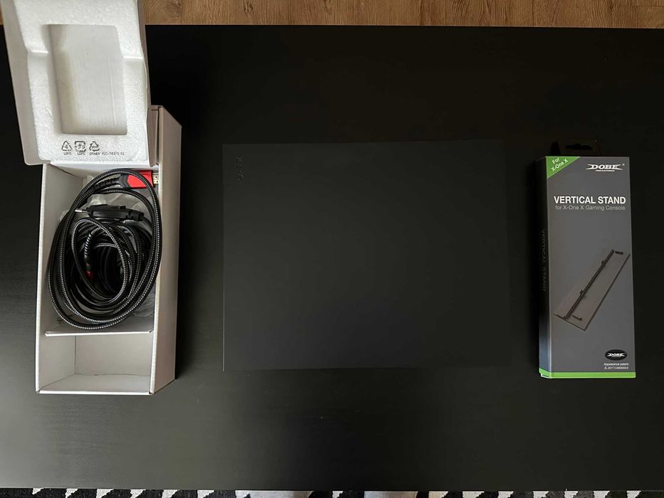 Xbox One X/1TB (Muito bom estado, c/ Comando Elite, c/acessórios)