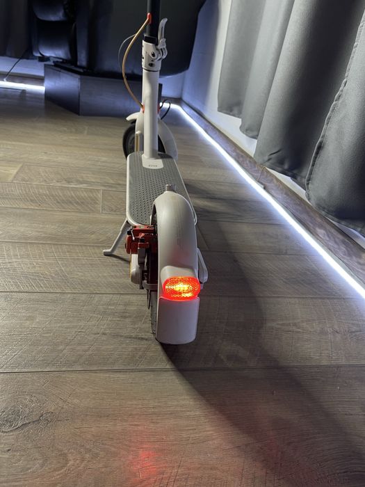 Електросамокат Xiaomi Mi Electric Scooter 3