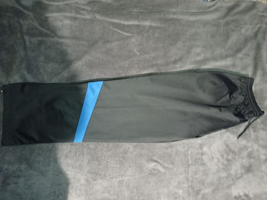 Новий спортивний костюм.