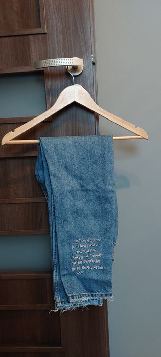 Spodnie jeansowe zara z dziurami