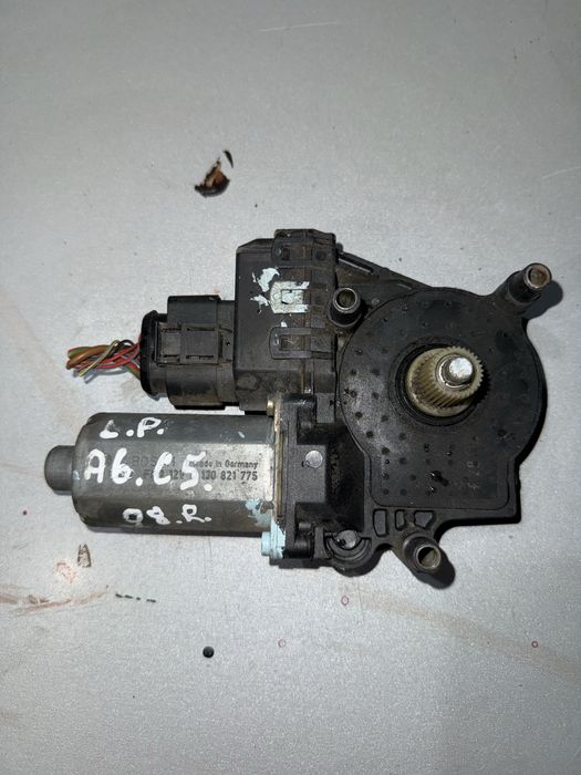 Моторчик склопідіймача лівий передні Audi A6 c5