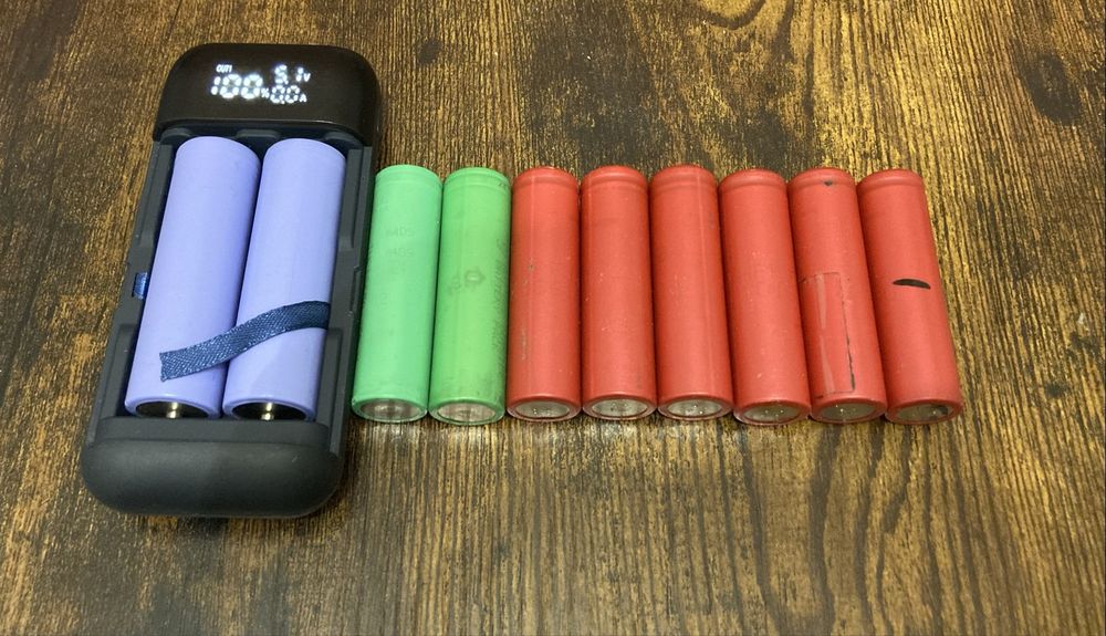 Powerbank Xtar PB2S z zestawem akumulatorów