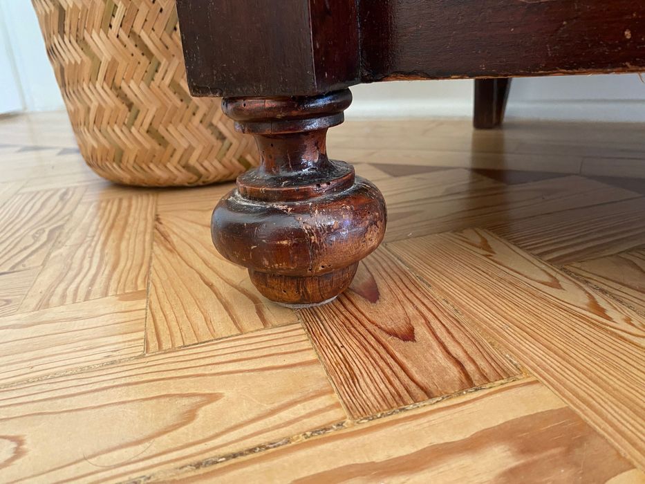 Cómoda de madeira maciça