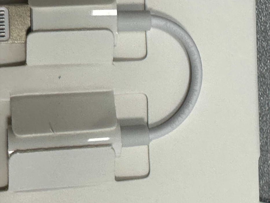 Перехідник адаптер А1749 Apple Lightning -3.5 mm оригінал  (MMX62ZM/A)