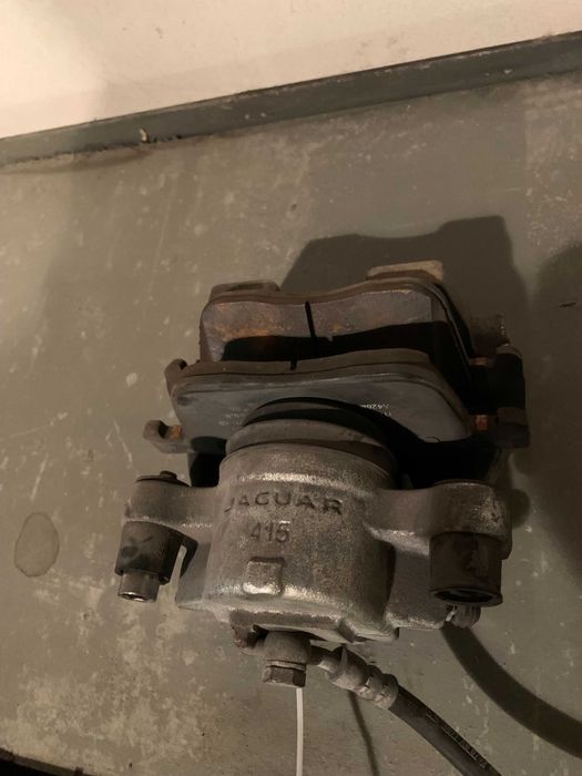 Jaguar XE\XF\F-Type 2015-2019 Супорт гальм передній правий 350 мм(18")
