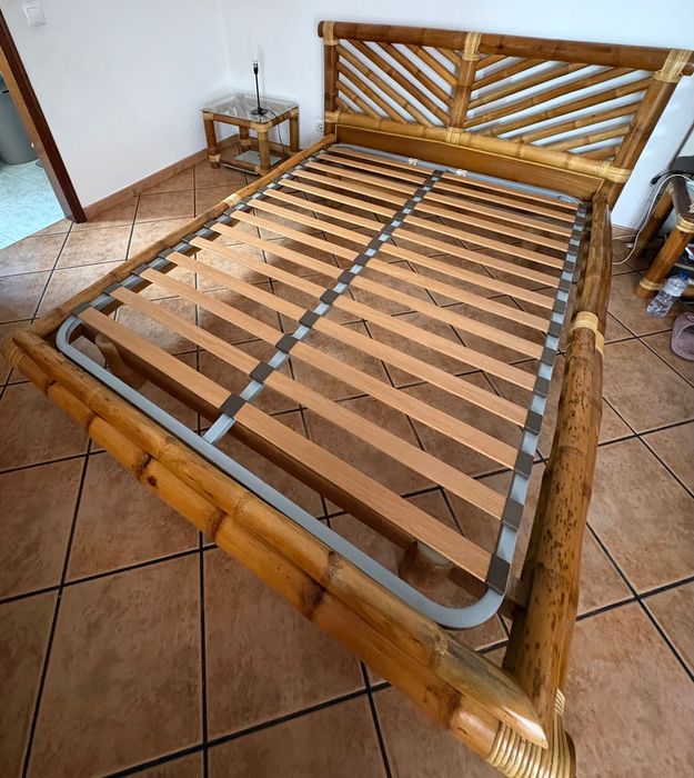 Cama Bambu + Estrato 140x200 + Duas Mesas Cabeceira