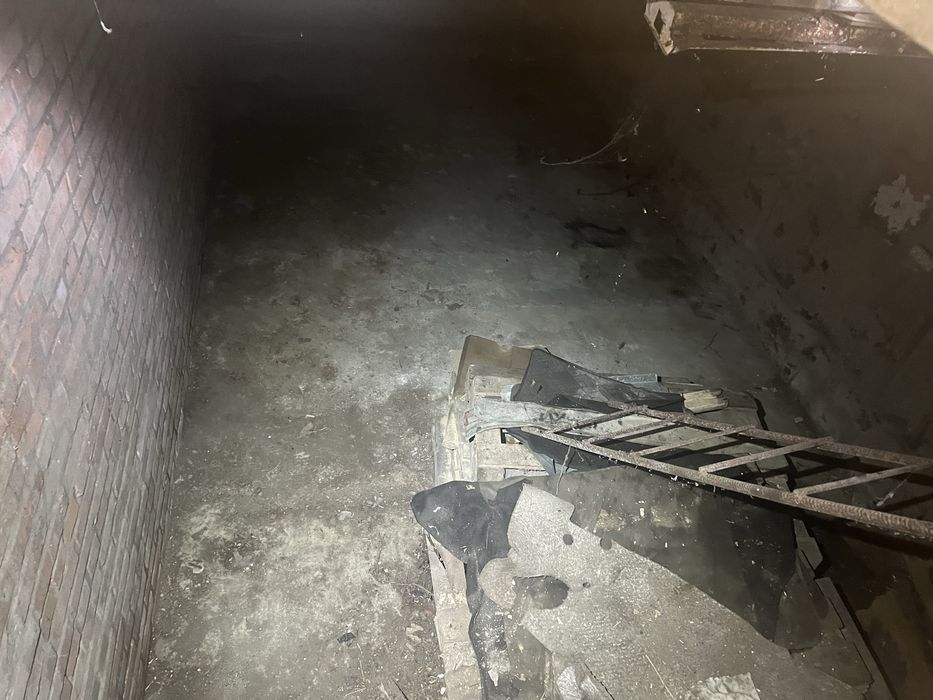 Продам три гаражі разом вул. Сухоярська. 200 м.кв. Під СТО, виробництво