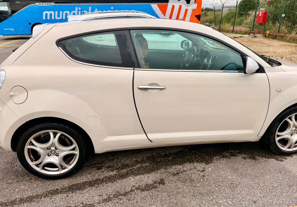 Carro - Alfa Romeo Mito