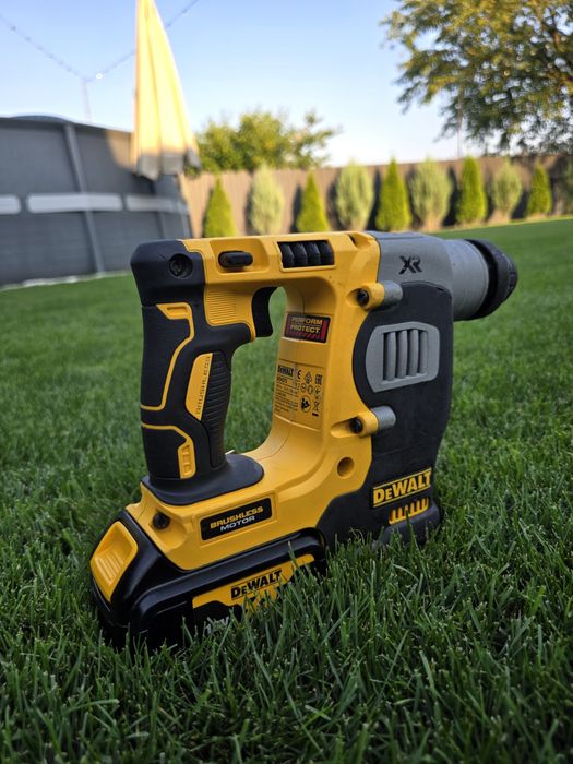 Перфоратор DeWalt DCH273