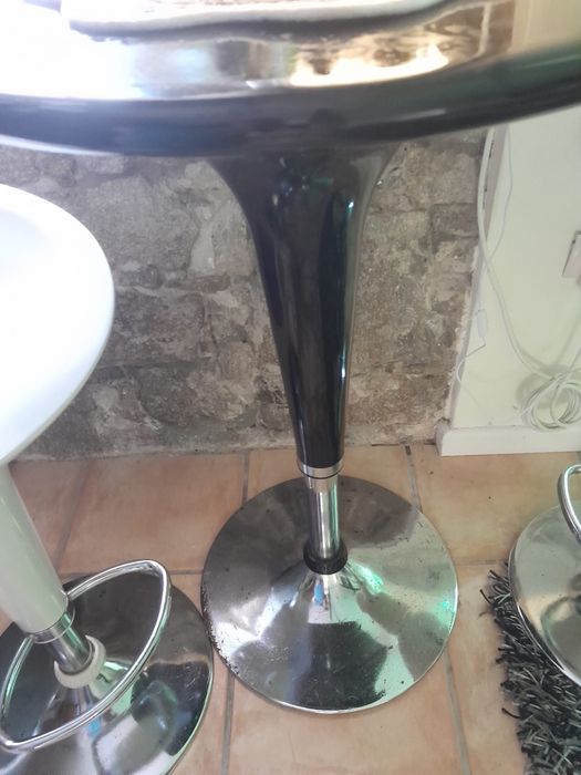Mesa e 2 banquetas