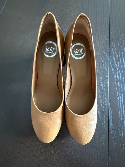 Sapatos de pele DYSF 38