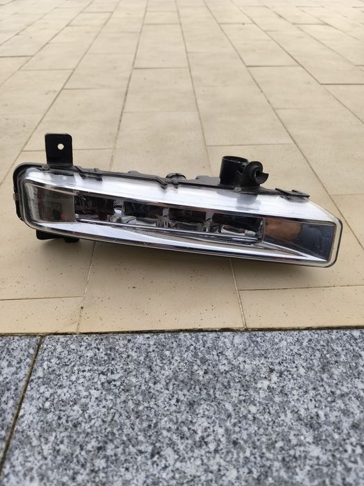 Farol de nevoeiro esquerdo BMW g30 /g31.