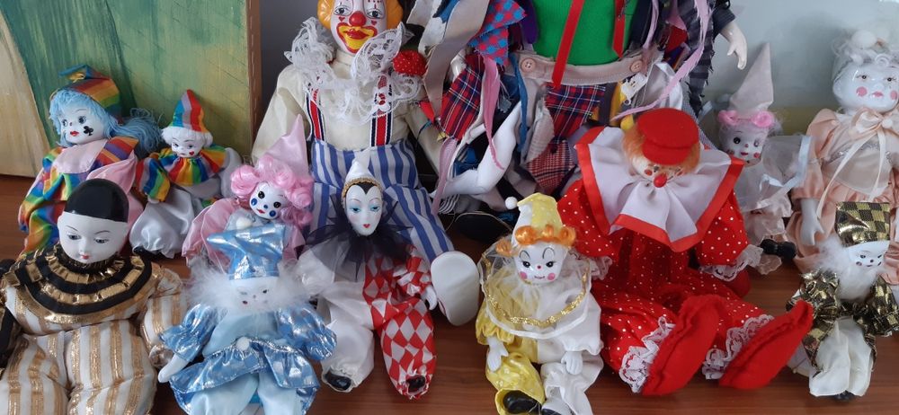 Coleção de palhaços decorativos