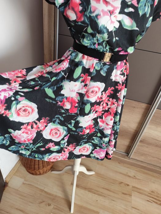 Kwiecista sukienka midi r.42