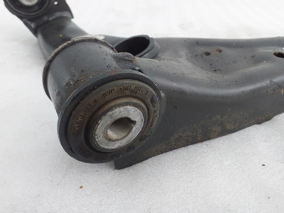 Braço de suspensão frente esquerdo VOLKSWAGEN Crafter (2E)