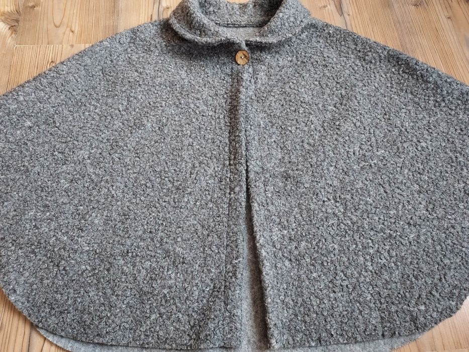 Śliczna pelerynka a'la boucle