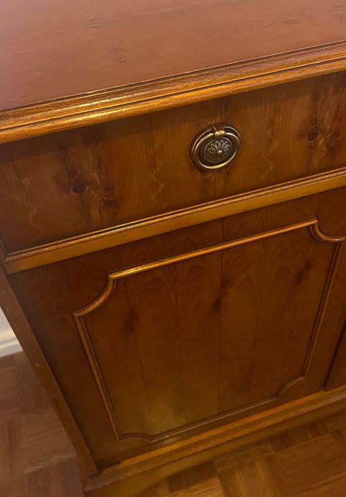 Móvel Aparador estilo Regency / Antique Regency Side Unit in Solid Yew
