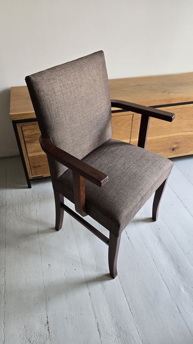 Komplet krzeseł z litego orzecha amerykańskiego