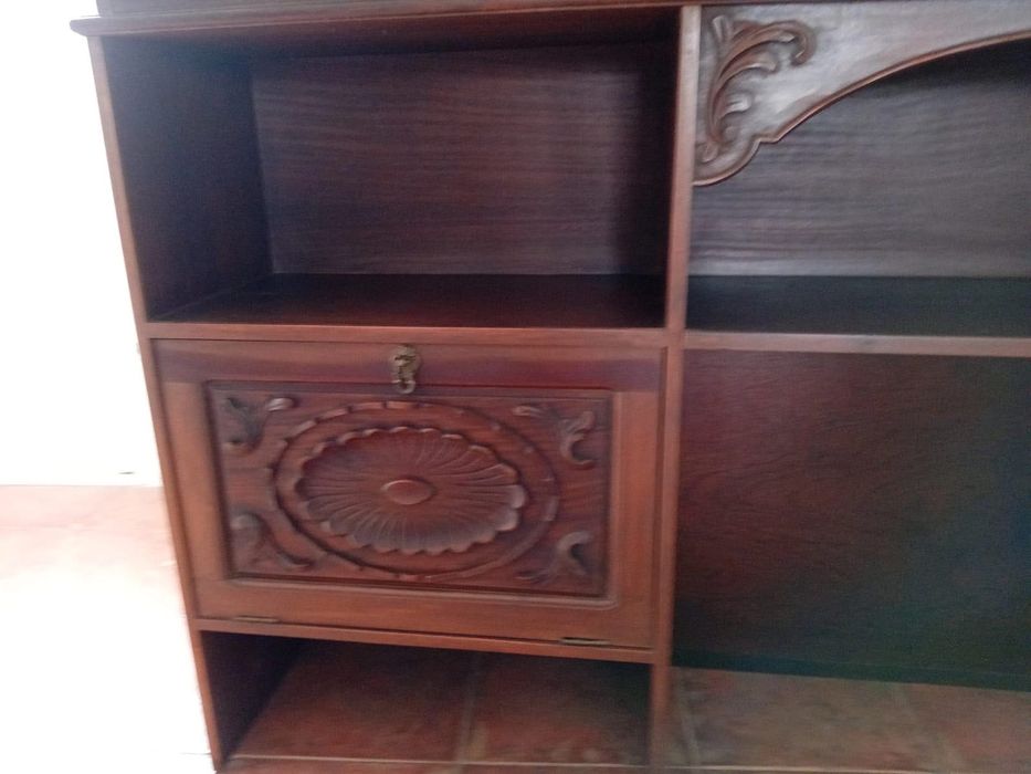 Estante de sala em madeira