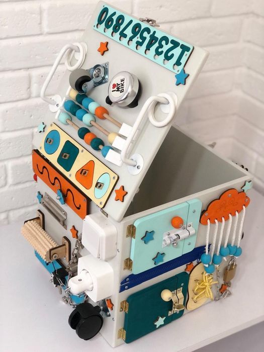 Бізікуб Бізіборд