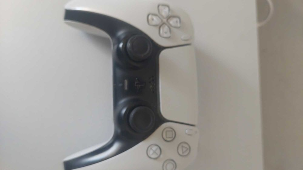 Playstation 5 versao disco ,tem 2 anos e meio a consola