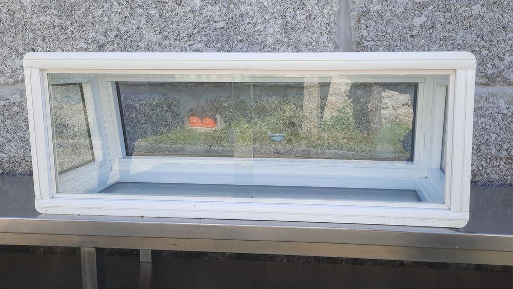 Expositor/ vitrine de comidas e outras coisas