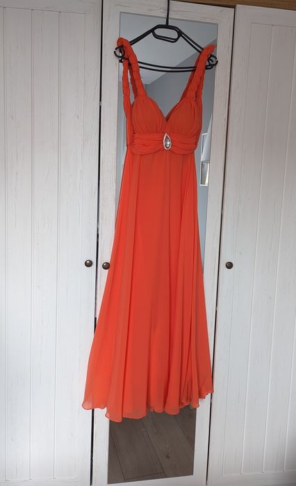 Elegancka suknia na sesję zdjęciową ciążowa