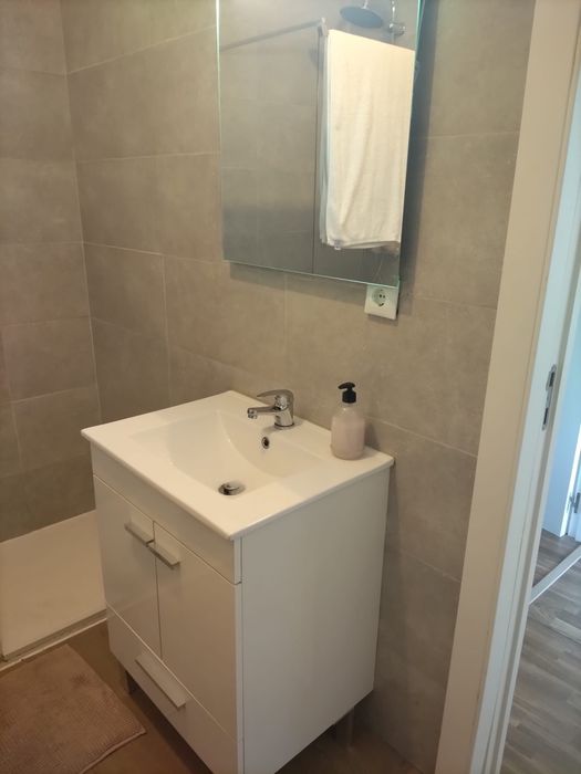 Alugo T1 remodelado em maximinos