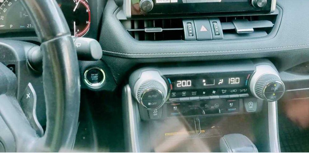 Продам Toyota Rav4 2021