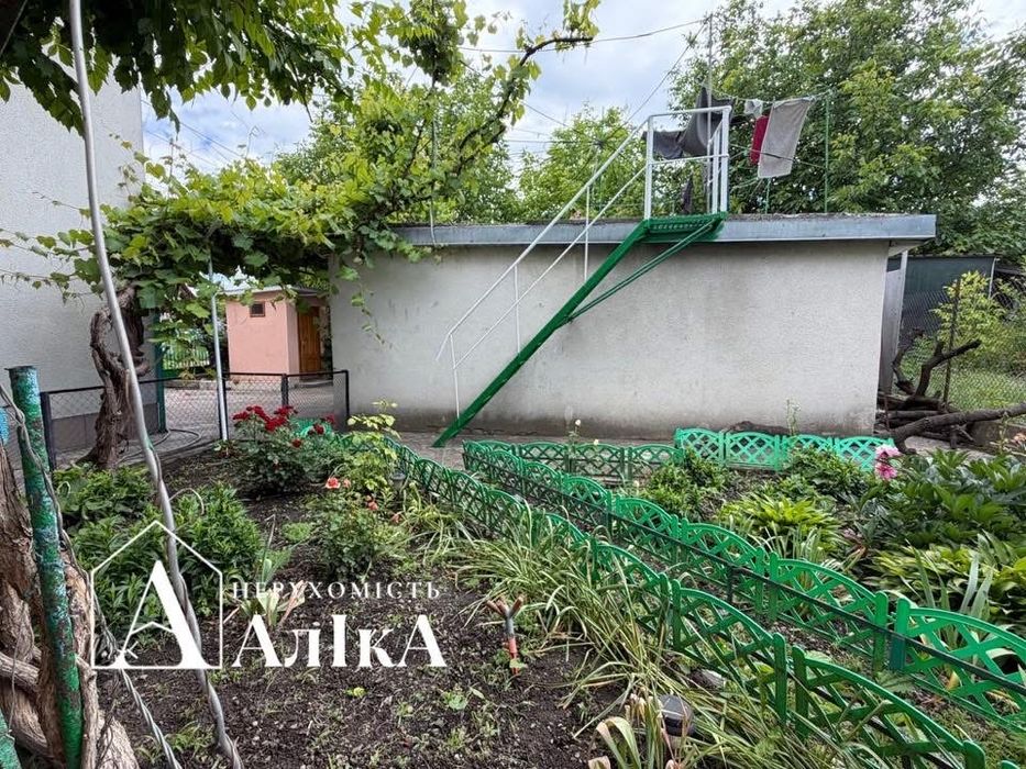 Продам 2 поверховий будинок на два входи