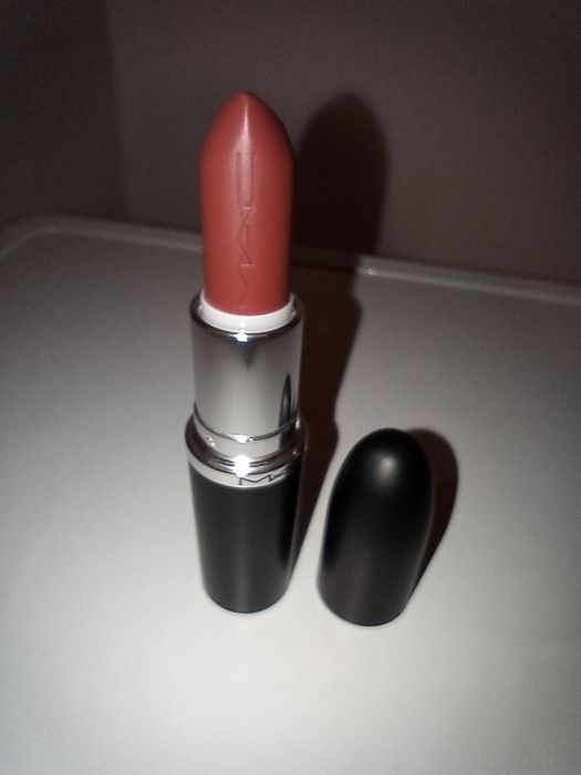 Szminka MAC Cosmetics Macximal Sleek Satin Lipstick w kolorze Paramount