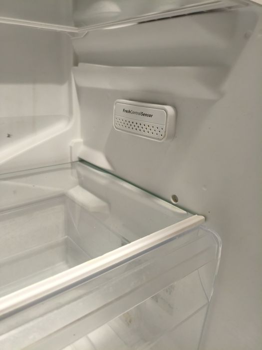 Lodówka pod zabudowę 177 cm Whirlpool no Frost  5-cioletnia klasa A+