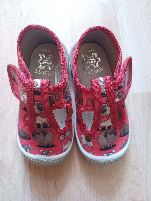 Kapcie/buciki do żłobka, r. 21