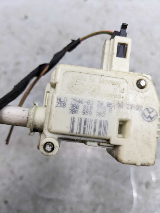 VW Audi Seat Skoda Siłownik Klapki Wlewu Paliwa