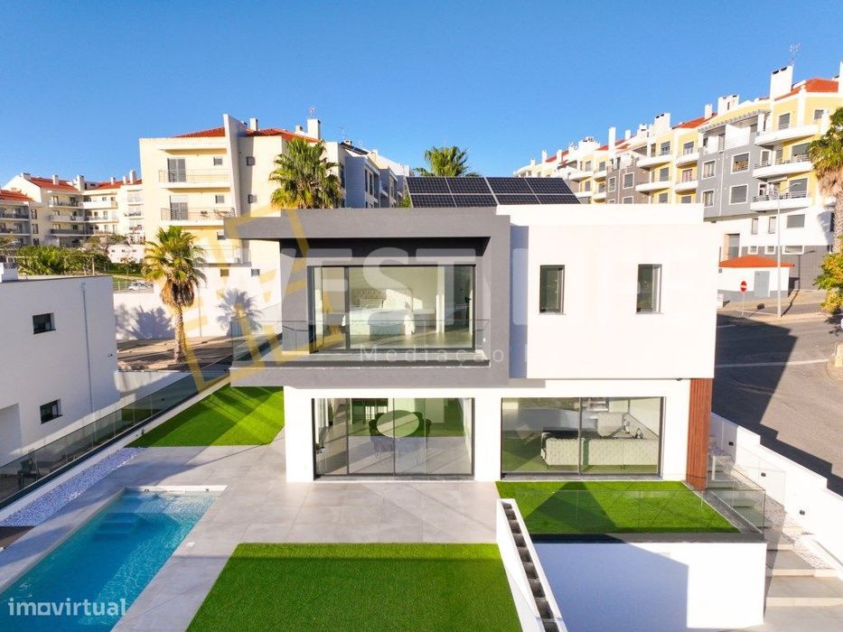 Magnifica moradia T3 de arquitetura contemporânea em Mafra como NOVA