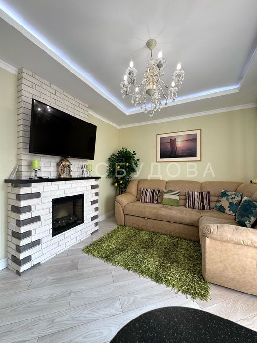 Сучасна 2 х кімнатна квартира. Центр міста Суми