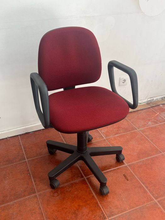 Cadeira de escritório ergonómica em tecido bordeaux