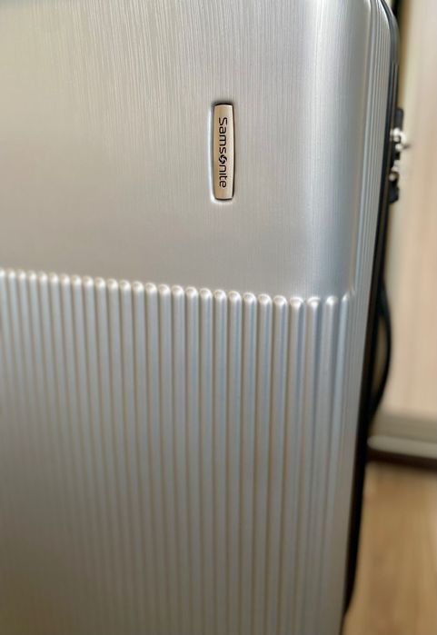 Валіза чемодан Samsonite Azure Lite silver