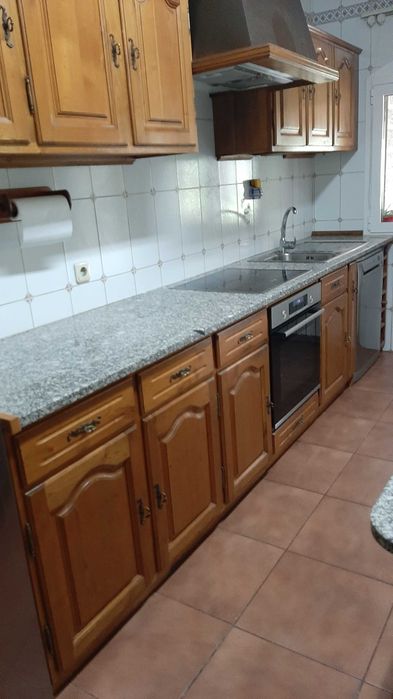 Vendo mobília de cozinha em castanho