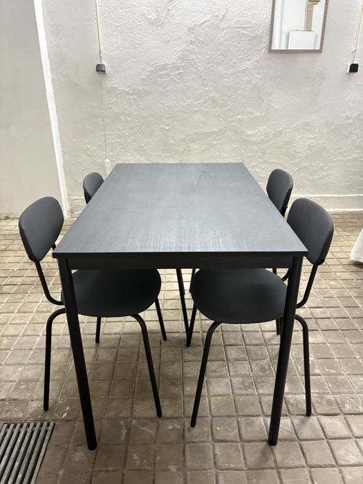 mesa com 4 cadeiras ikea preta