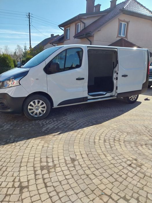 Renault Trafic. Faktura VAT cena brutto