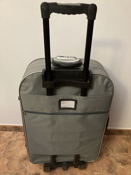 Mala de viagem de porão em bom estado