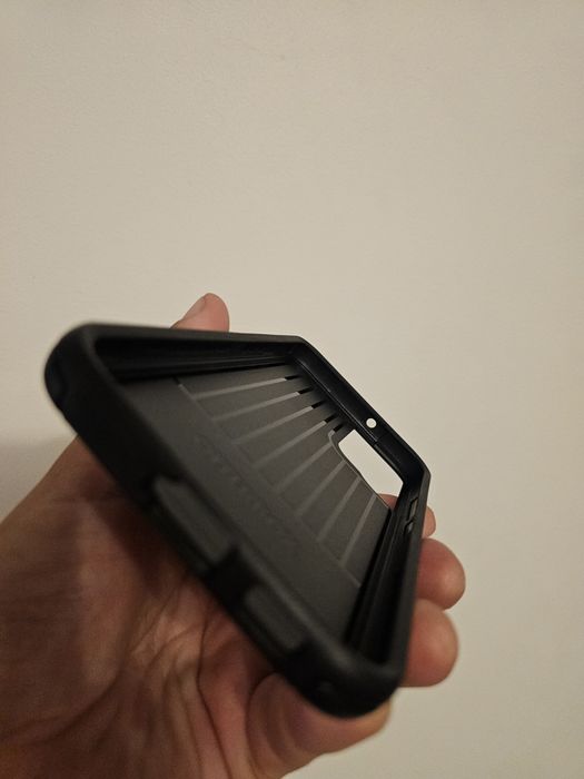 Capa Symmetry Otterbox Antimicrobiana para Samsung Galaxy S22+ - Preto