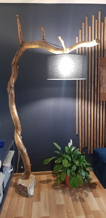 Lampa podłogowa konar drzewa